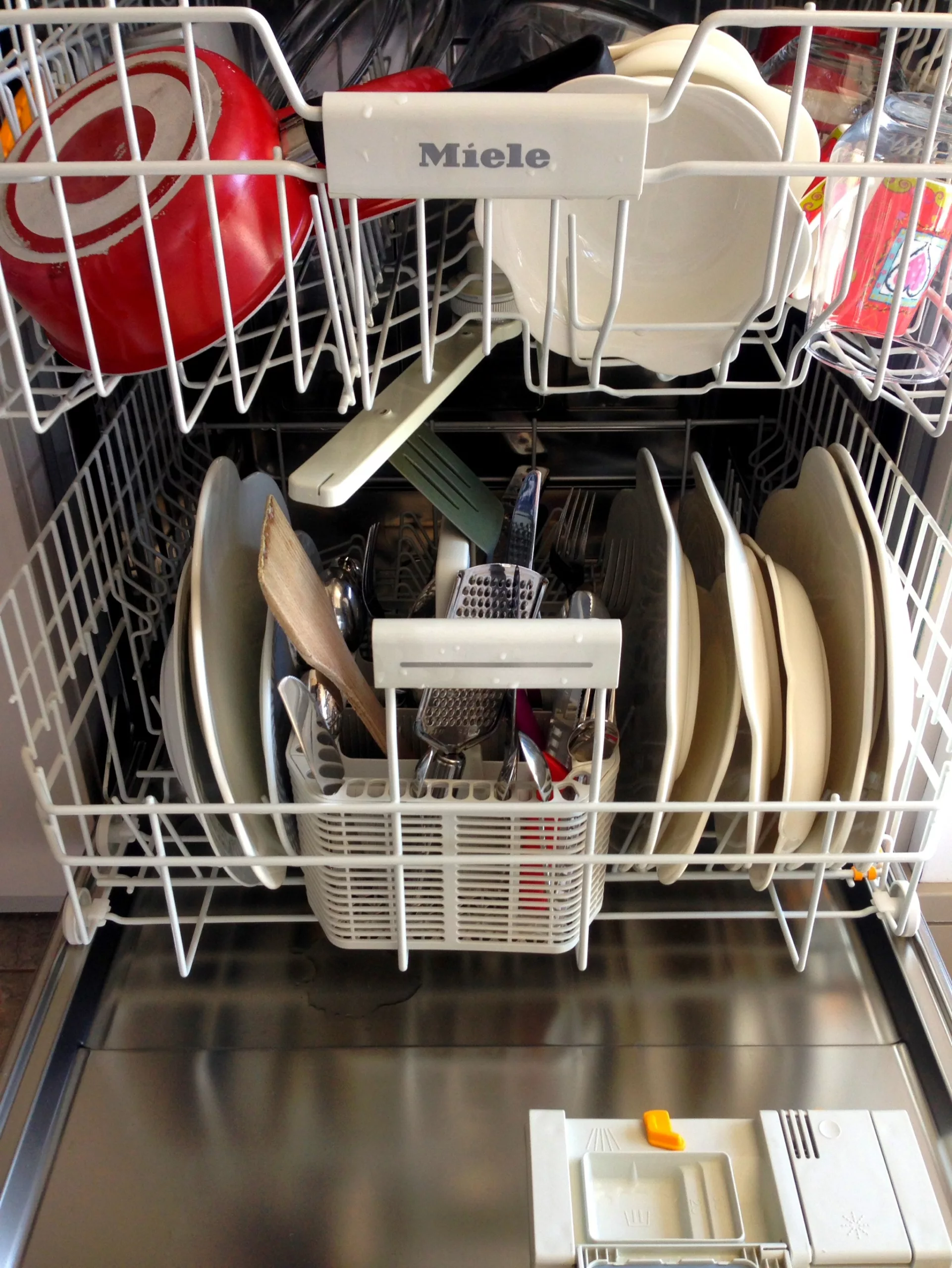 Eco-friendly dishwasher