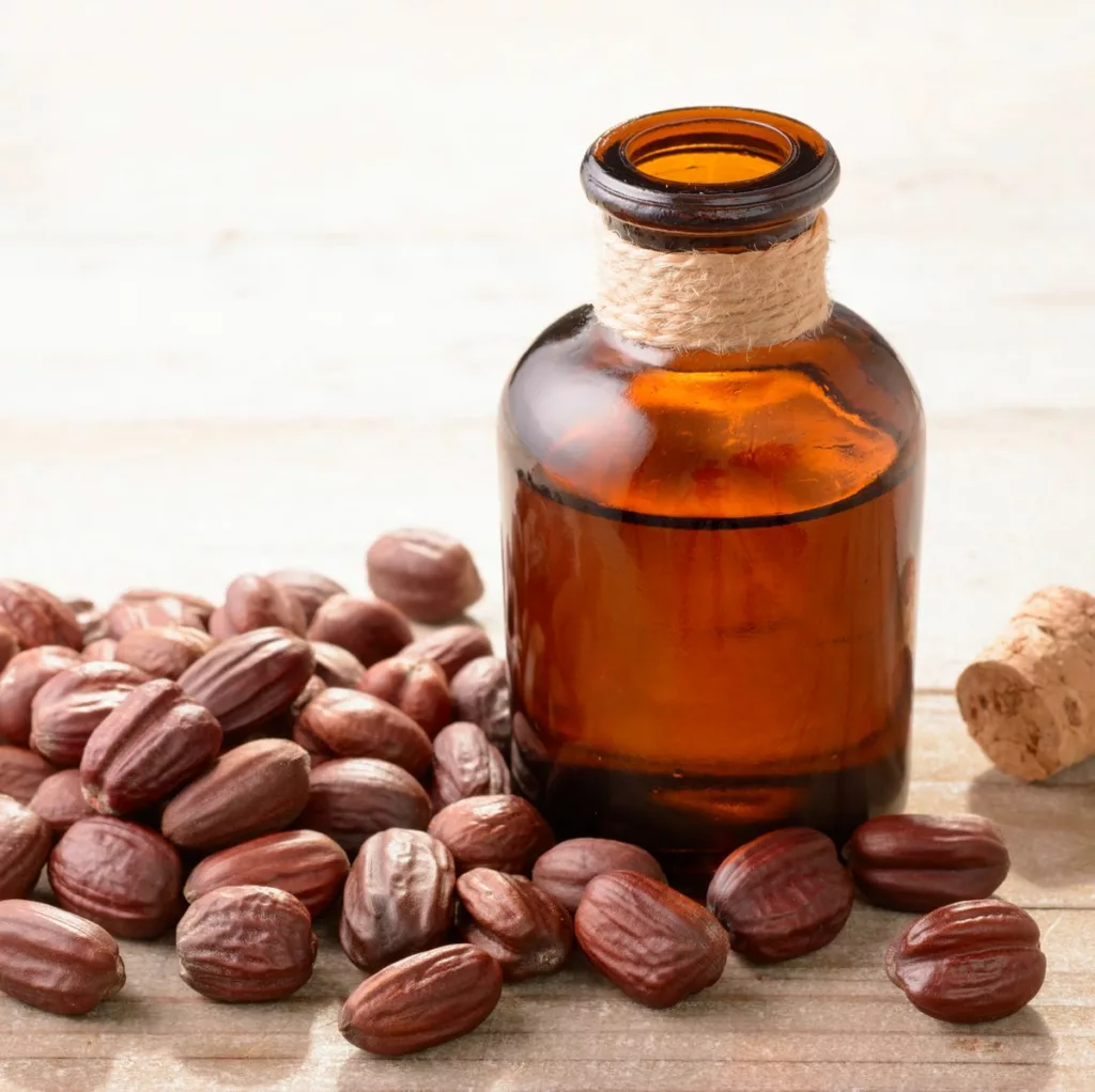 How to apply jojoba oil for hair protection during heat styling
