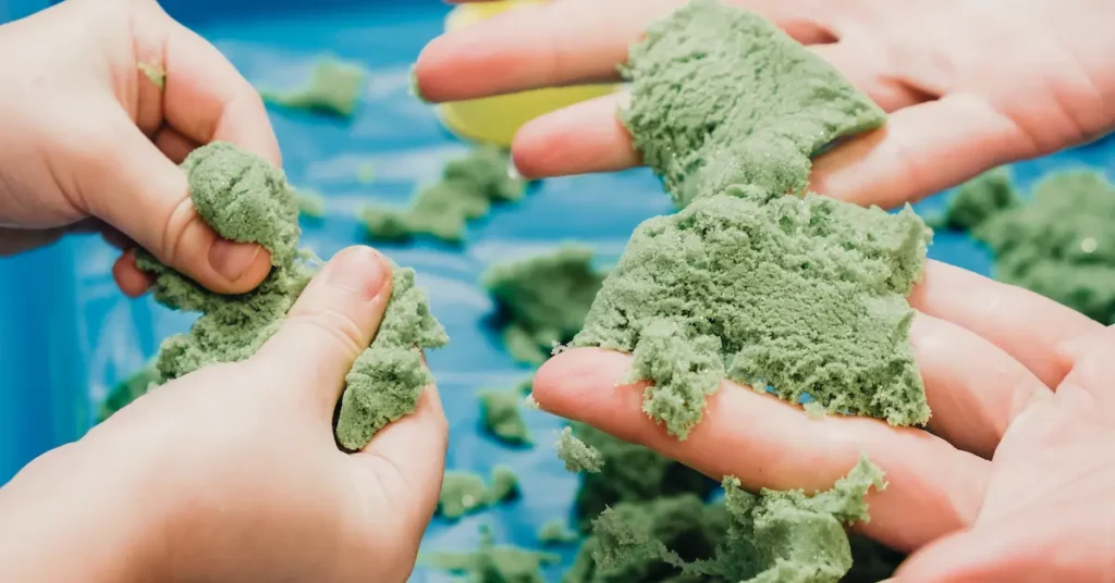 Guide to Crafting Kinetic Sand
